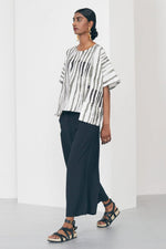 Load image into Gallery viewer, NAYA - WAVY STRIPE TRAVEL FABRIC TOP
